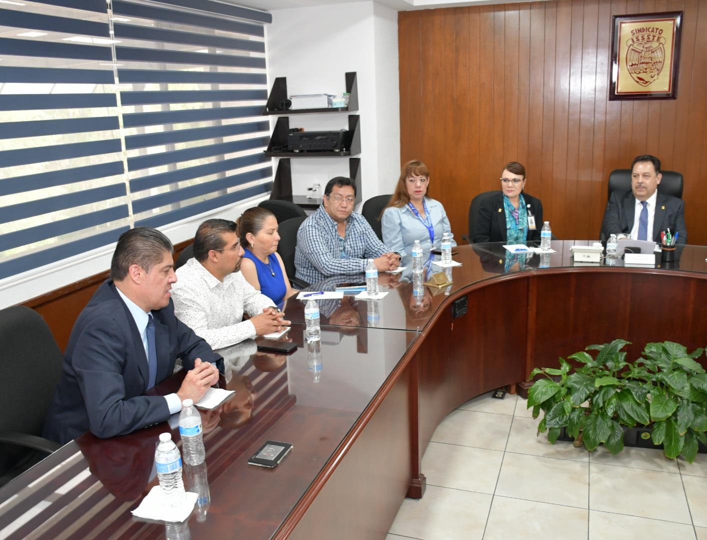 Visita de compañeras y compañeros de la Sección XLV, SuperISSSTE, Velatorio y TurISSSTE